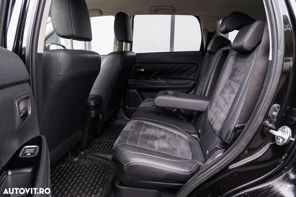 Mitsubishi Outlander 2.0 4WD Plug-In Hybrid - 18