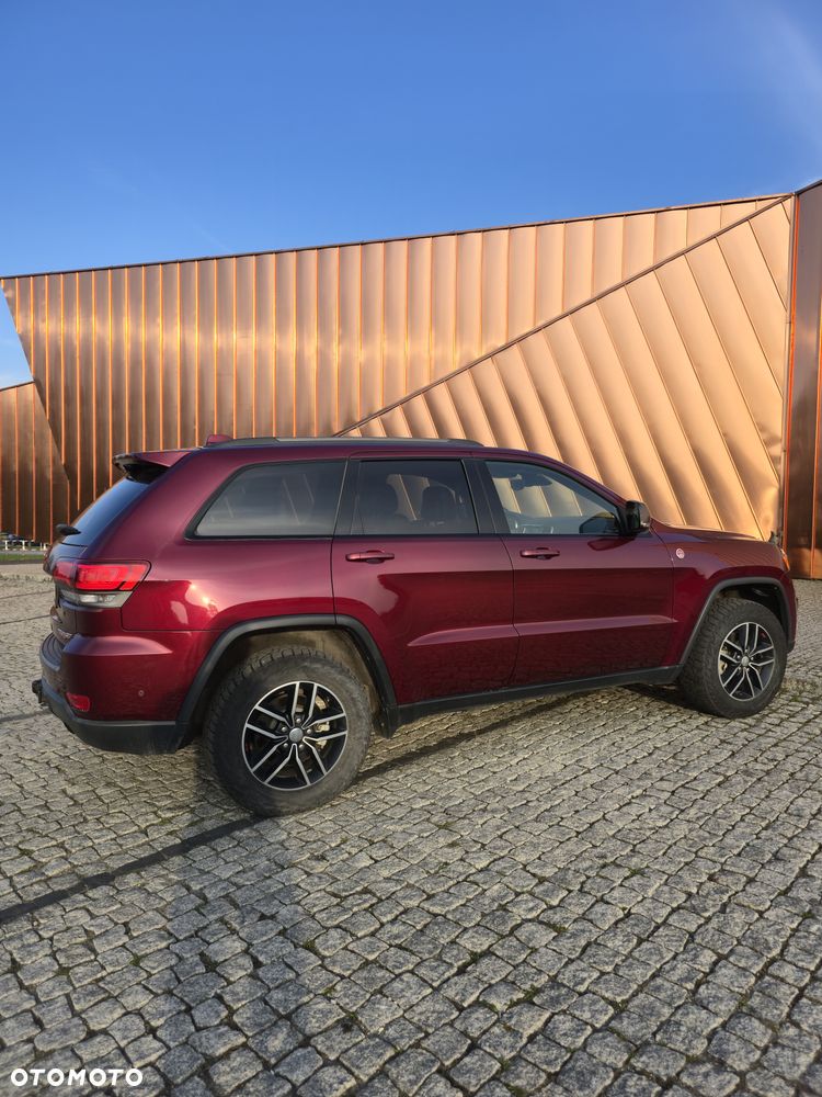 Jeep Grand Cherokee - 11