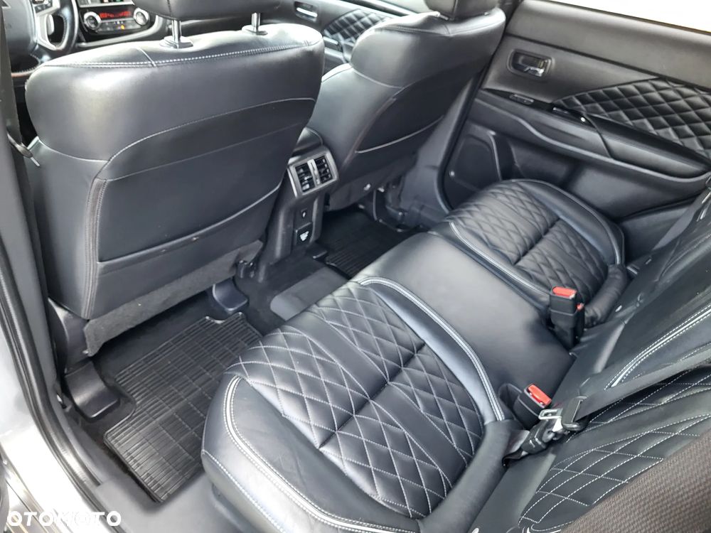 Mitsubishi Outlander 2.4 4WD Diamant+ - 21