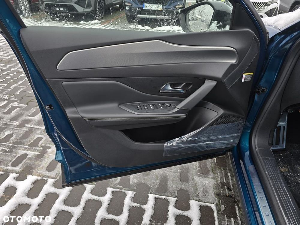 Peugeot 408 1.6 Plug-In Hybrid 225 GT EAT8 - 10