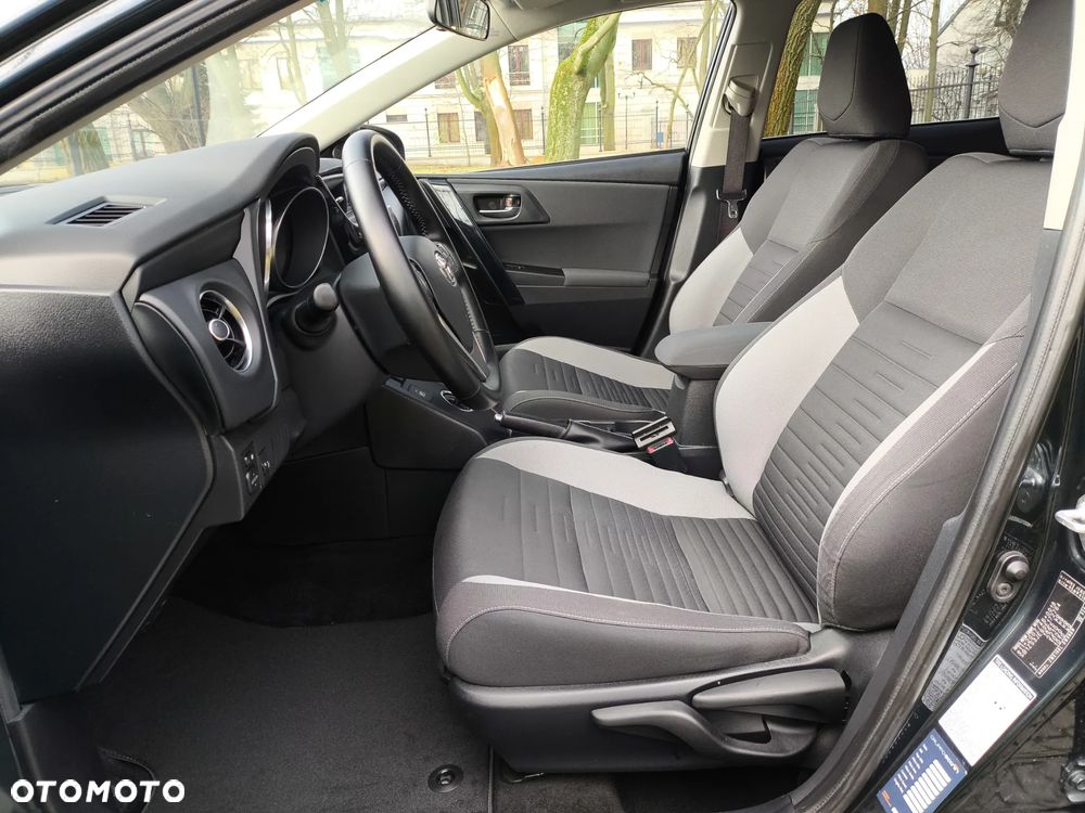 Toyota Auris - 22