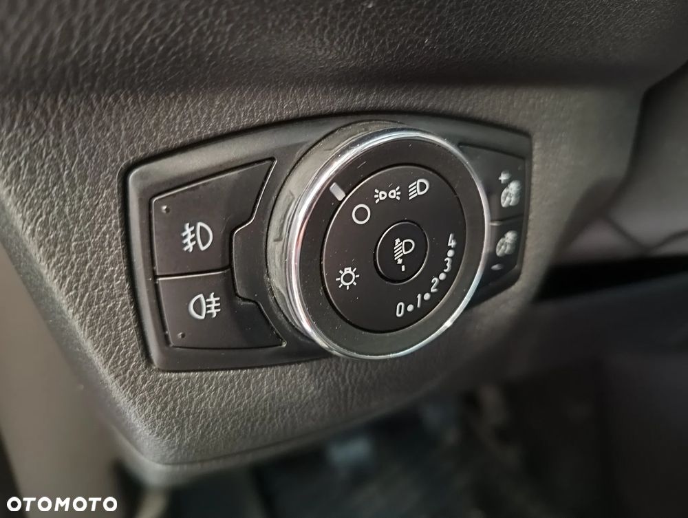 Ford Transit Courier - 12