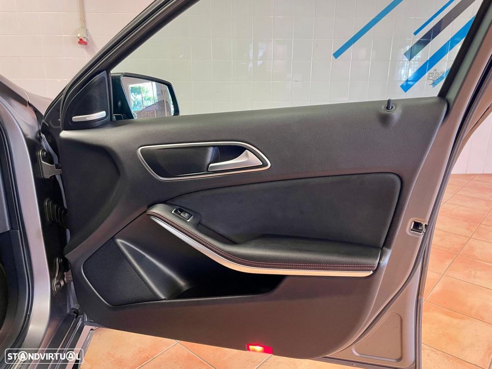 Mercedes-Benz A 45 AMG 4Matic Speedshift 7G-DCT - 42