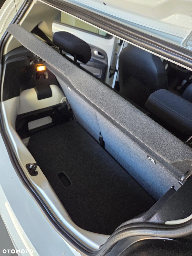 Volkswagen up! move - 12