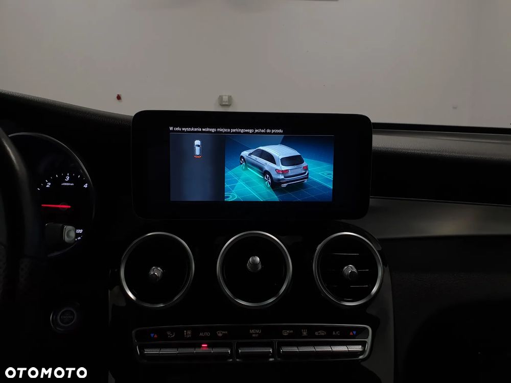 Mercedes-Benz GLC 220 d 4Matic 9G-TRONIC AMG Line Plus - 26