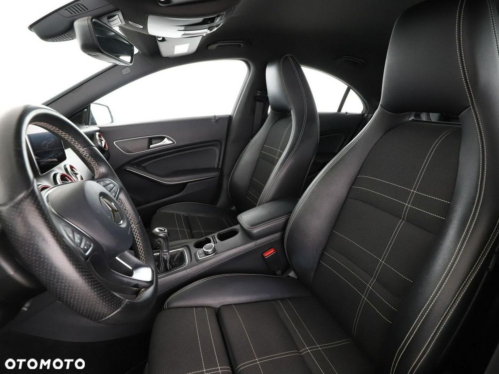 Mercedes-Benz CLA 180 Urban - 14