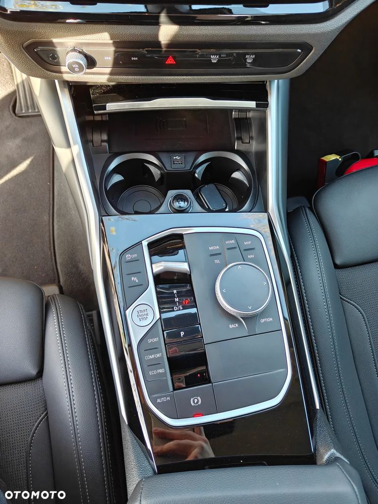 BMW Seria 3 320d xDrive mHEV - 33