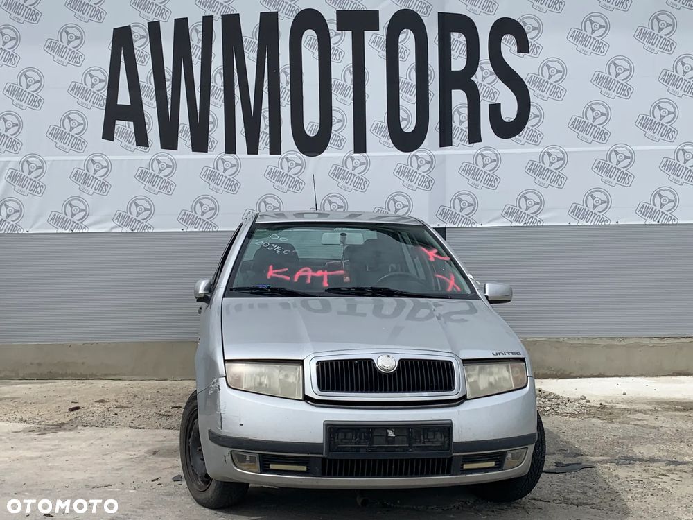 SKODA FABIA 2002 *SAMOCHÓD NA CZĘŚCI* 1539 MASKA, LAMPA, DRZWI, LUSTERKO, ZDERZAK, GRILL, BŁOTNIK, KLAPA, BELKA, DESKA, FOTELE, KANAPA, ĆWIARTKA KIEROWNICA, TARCZE, ZACISKI, ZAWIESZENIE, KOMPLETNY PRZÓD, KOMPLETNY TYŁ, LICZNIK, ZEGARY, PRAWE LEWE PRZÓD TYŁ - 2