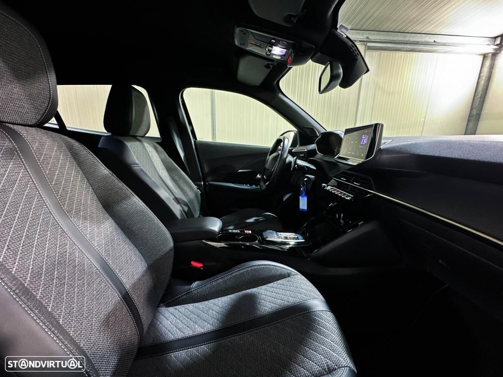 Peugeot 2008 1.2 PureTech Allure EAT8 - 21