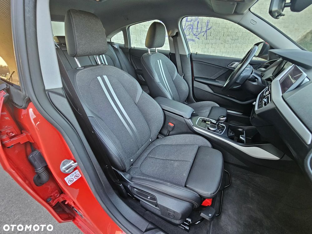 BMW Seria 2 218i Advantage - 14