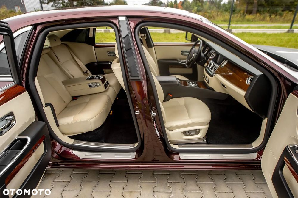Rolls-Royce Ghost - 28