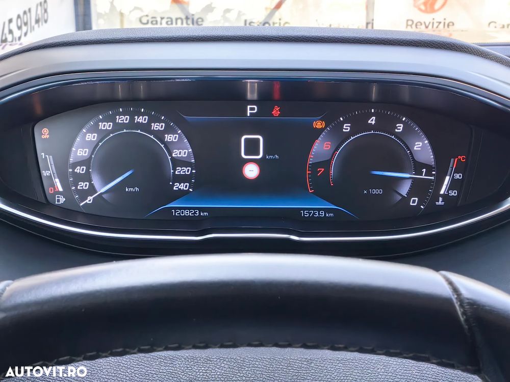 Peugeot 5008 PureTech 130 Stop & Start GPF EAT8 Allure Business-Paket - 29