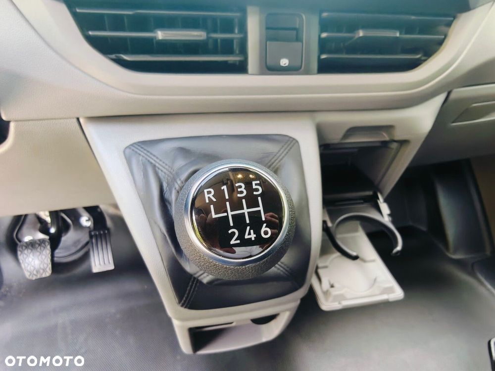 Volkswagen Transporter T7 Brygadówka 5 Osób 2.0 TDI 150KM Kamera Hak Grzane Fotele - 24