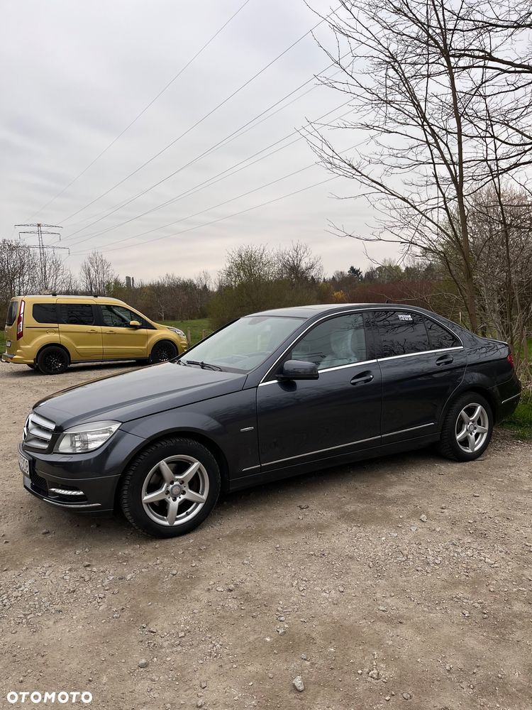 Mercedes-Benz Klasa C 180 CGI Automatik BlueEFFICIENCY Avantgarde - 15