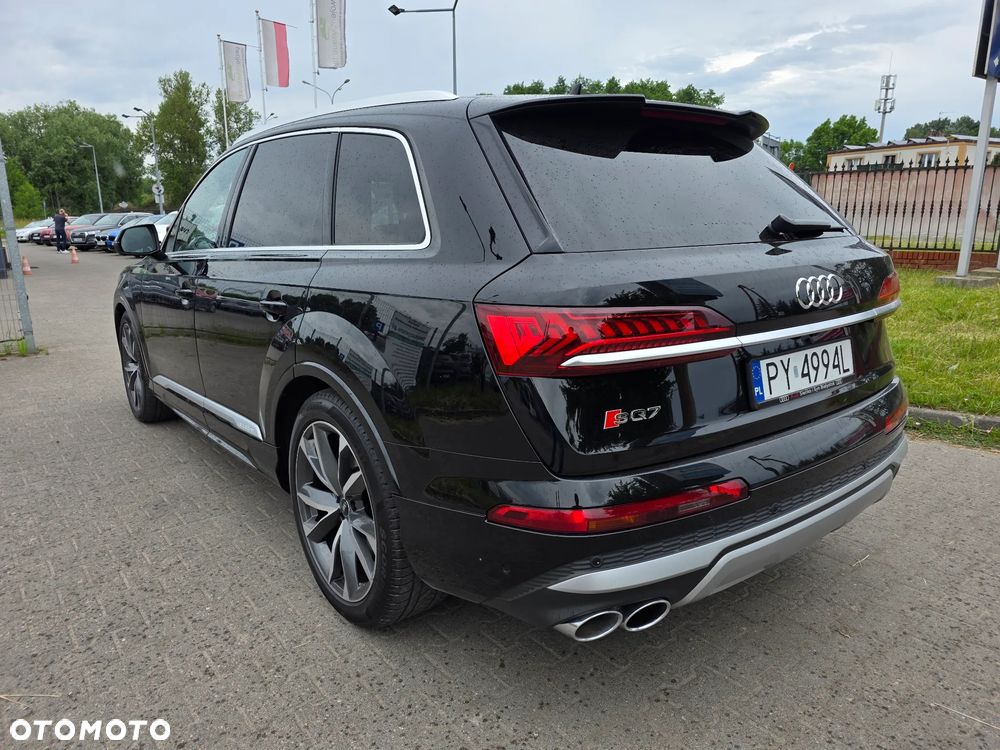 Audi SQ7 - 7