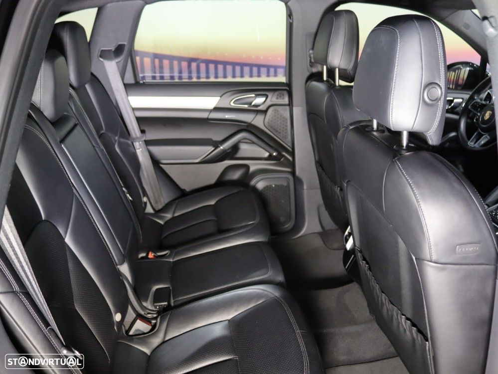 Porsche Cayenne Platinum Edition - 14