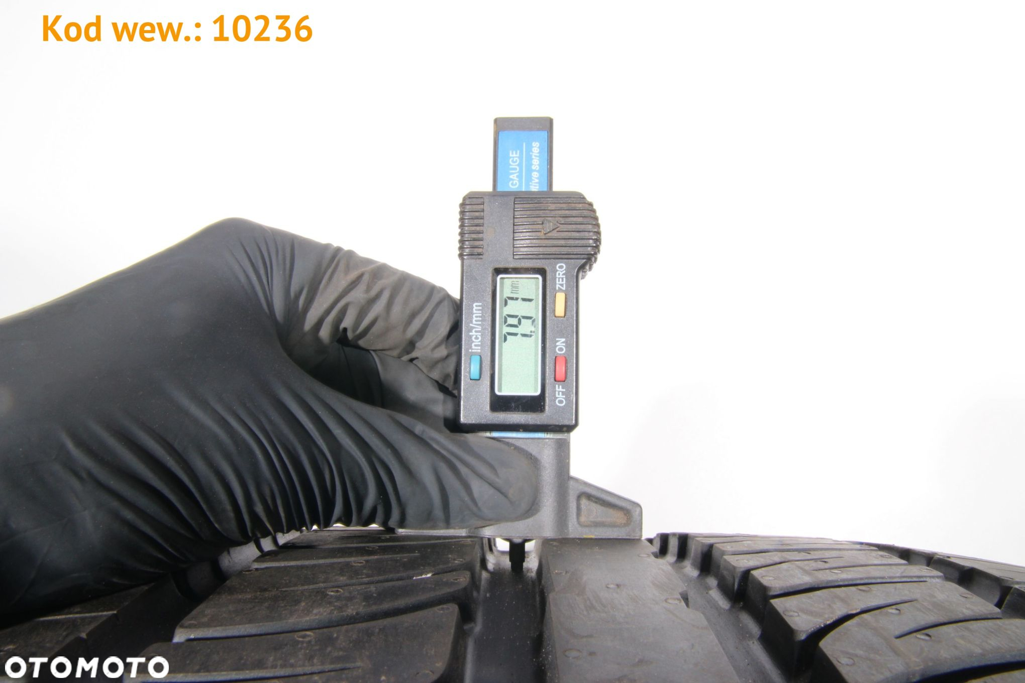 - 285/35 R22 - 2