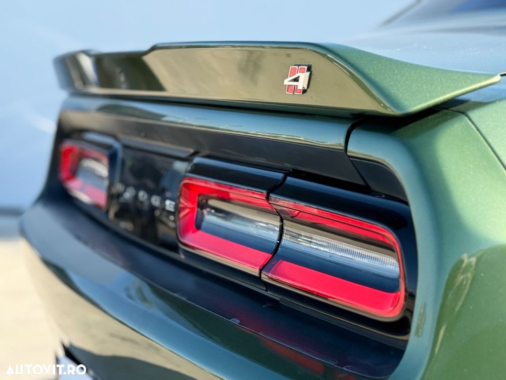 Dodge Challenger - 30