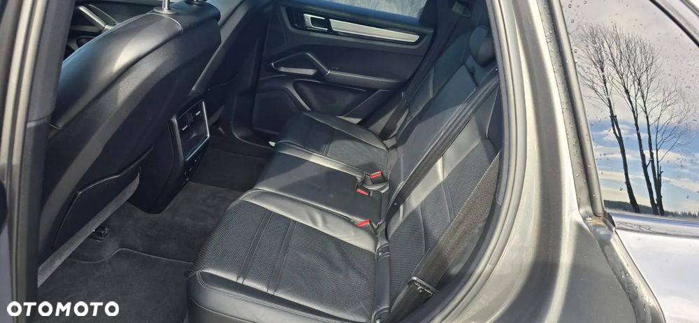 Porsche Cayenne - 23