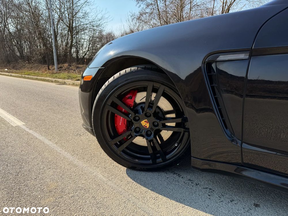 Porsche Panamera GTS PDK - 10