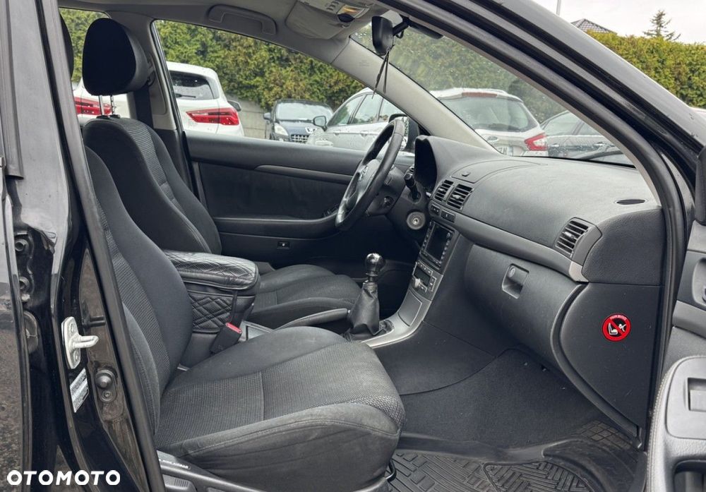 Toyota Avensis - 12