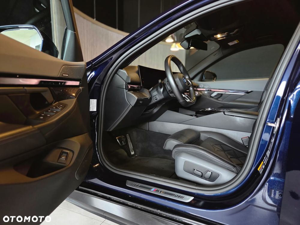 BMW Seria 5 550e xDrive PHEV M Sport - 9