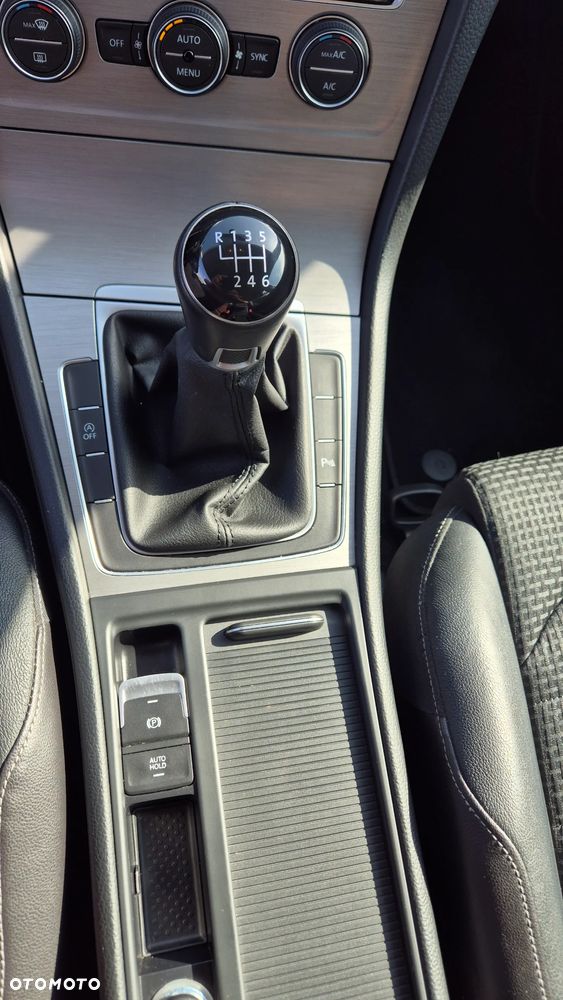 Volkswagen Golf - 25