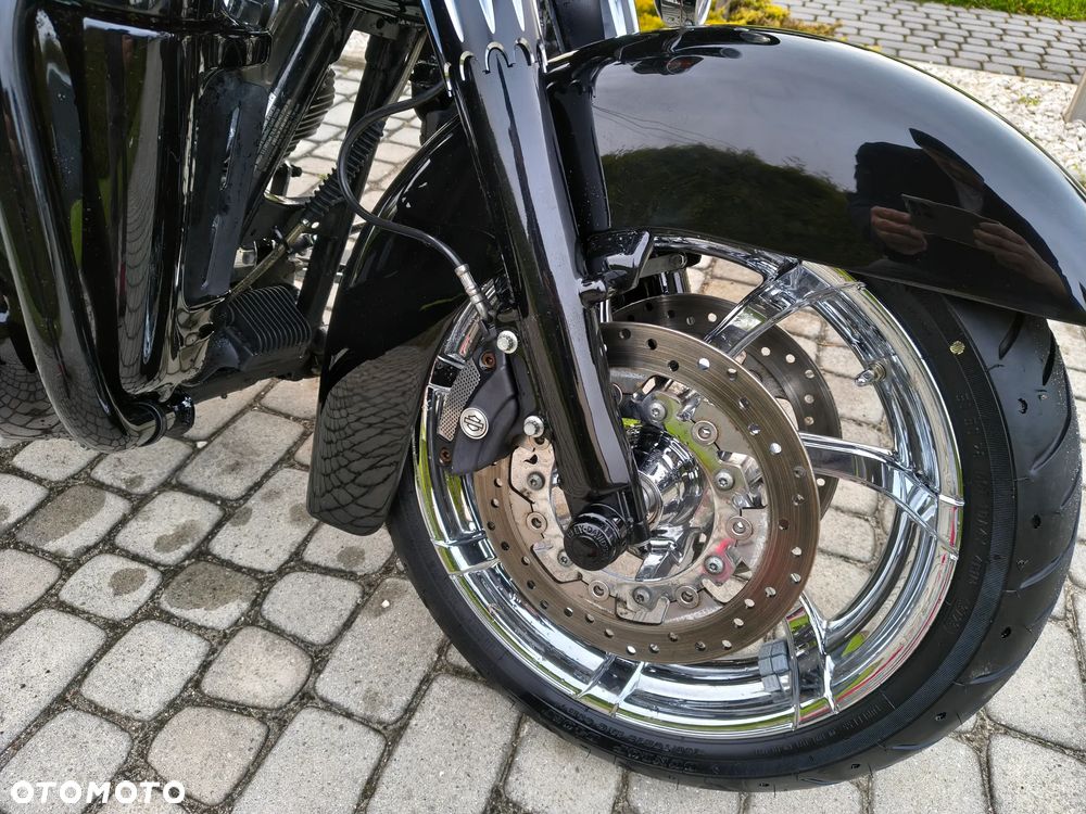 Harley-Davidson FLH Electra Glide - 16