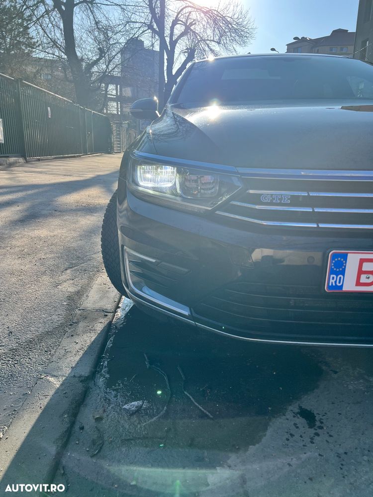 Volkswagen Passat - 1