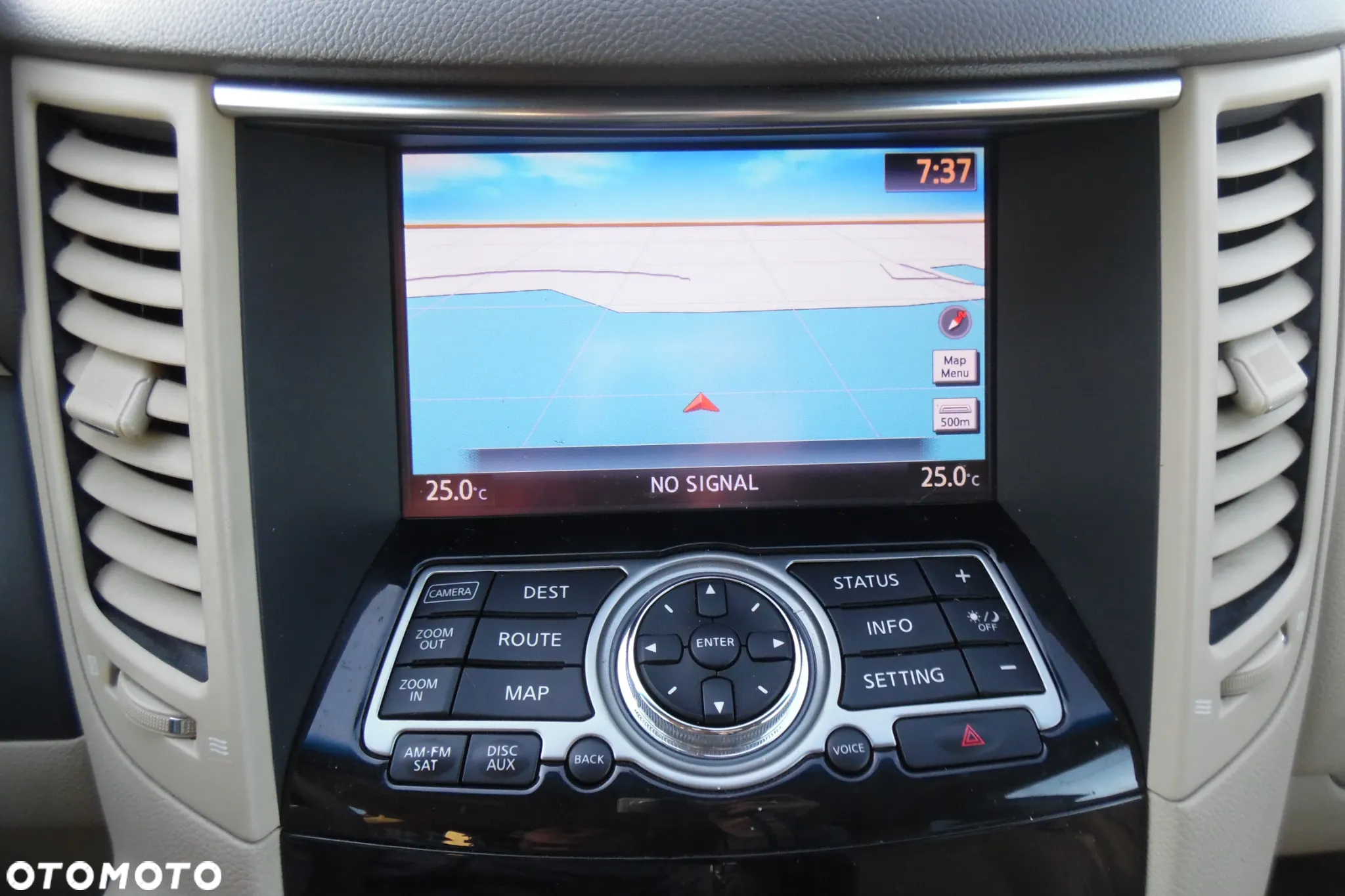 Infiniti QX70 - 15