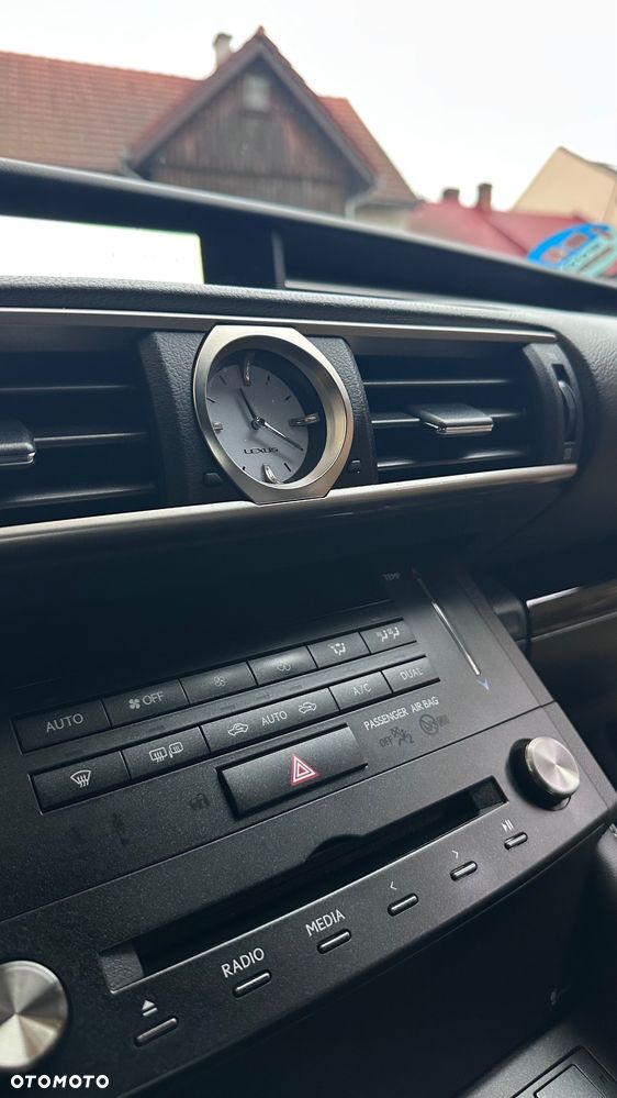 Lexus RC 300h - 30