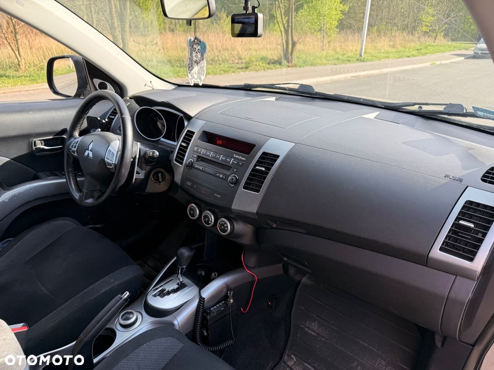 Mitsubishi Outlander 2.4 Intense + CVT - 8