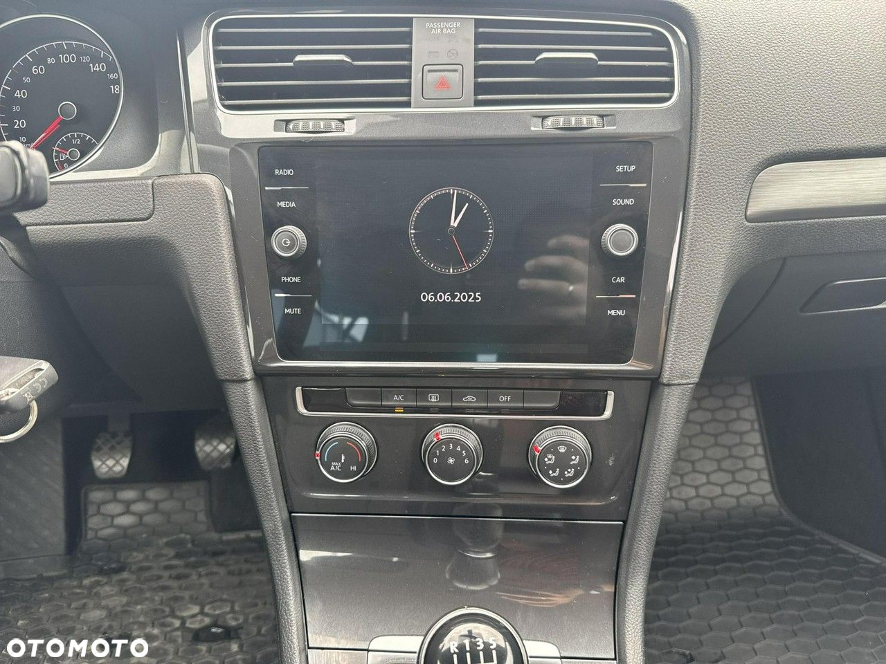 Volkswagen Golf - 23