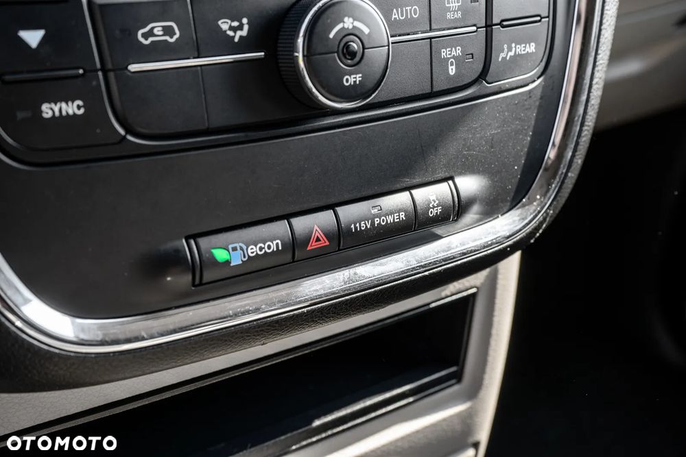 Chrysler Town & Country 3.6 Limited - 27