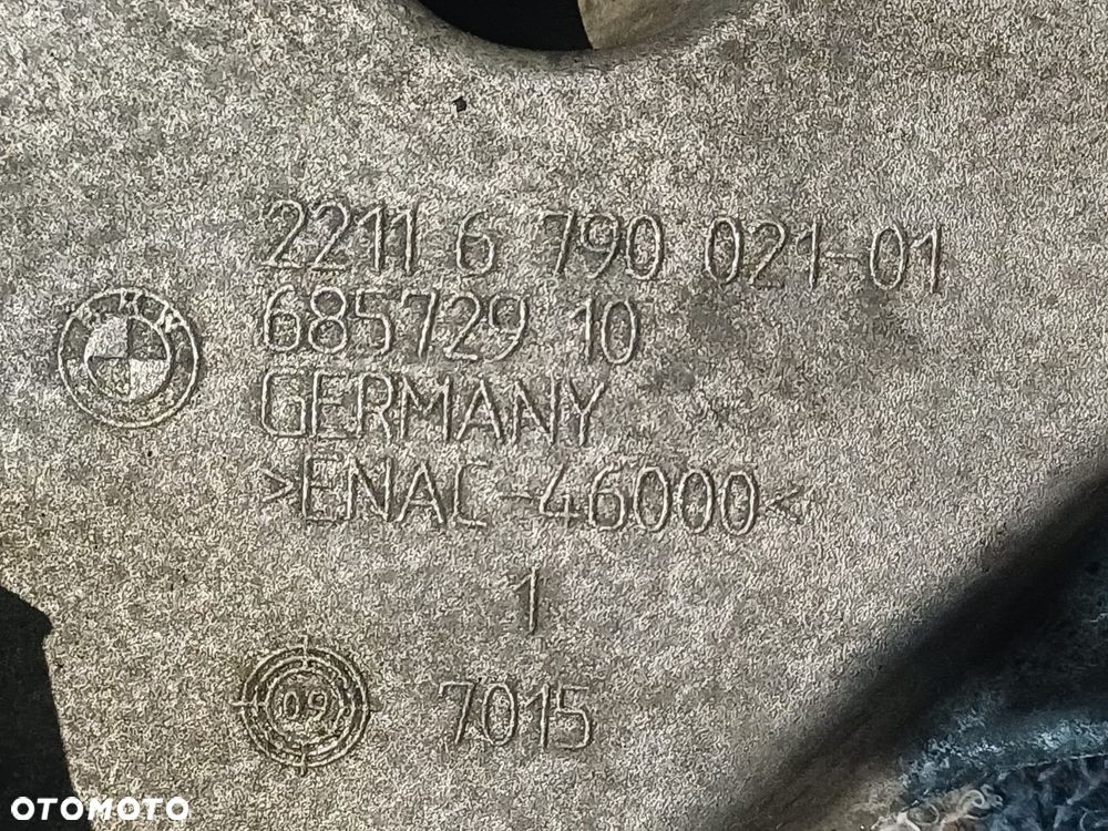 NR 16 Łapa silnika BMW X5 E70 3.0TDI 68572910 - 9