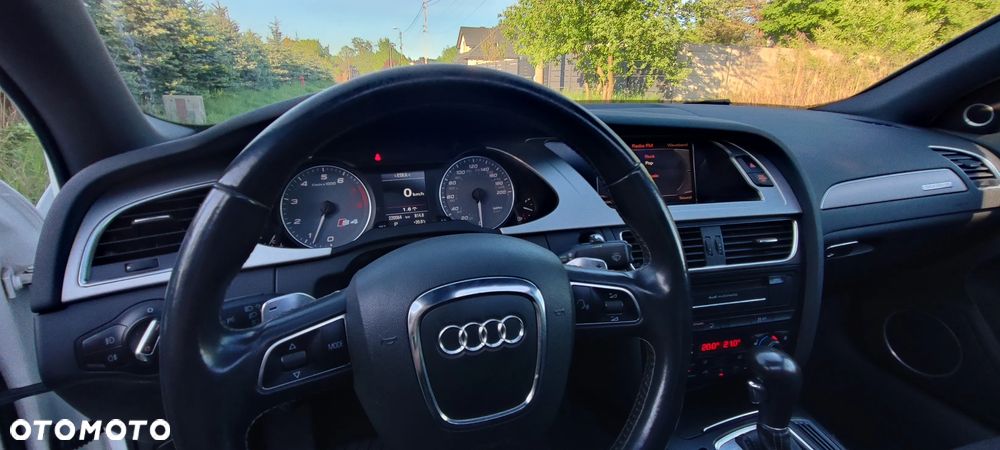 Audi S4 Avant S tronic - 16