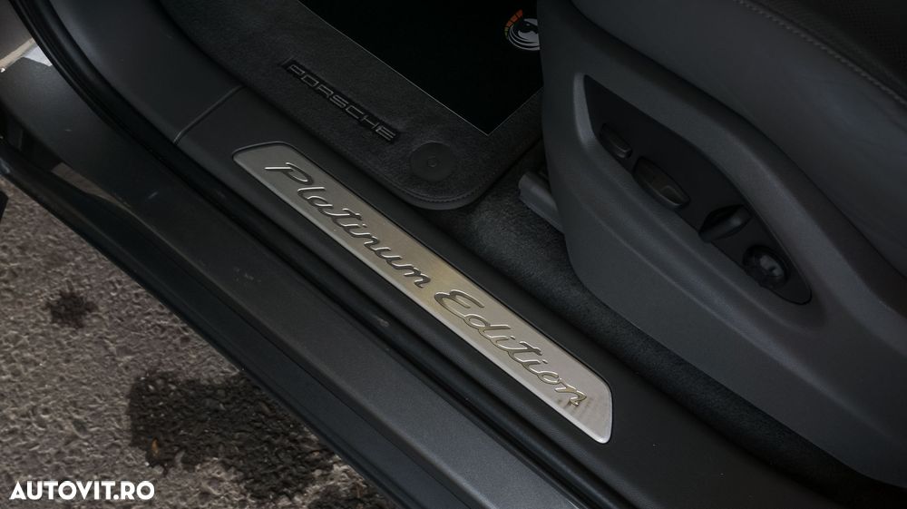 Porsche Cayenne Coupe Tiptronic S Platinum Edition - 35