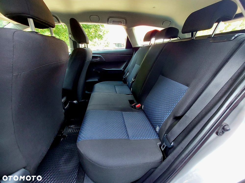 Toyota Auris 1.4 D-4D Active - 10