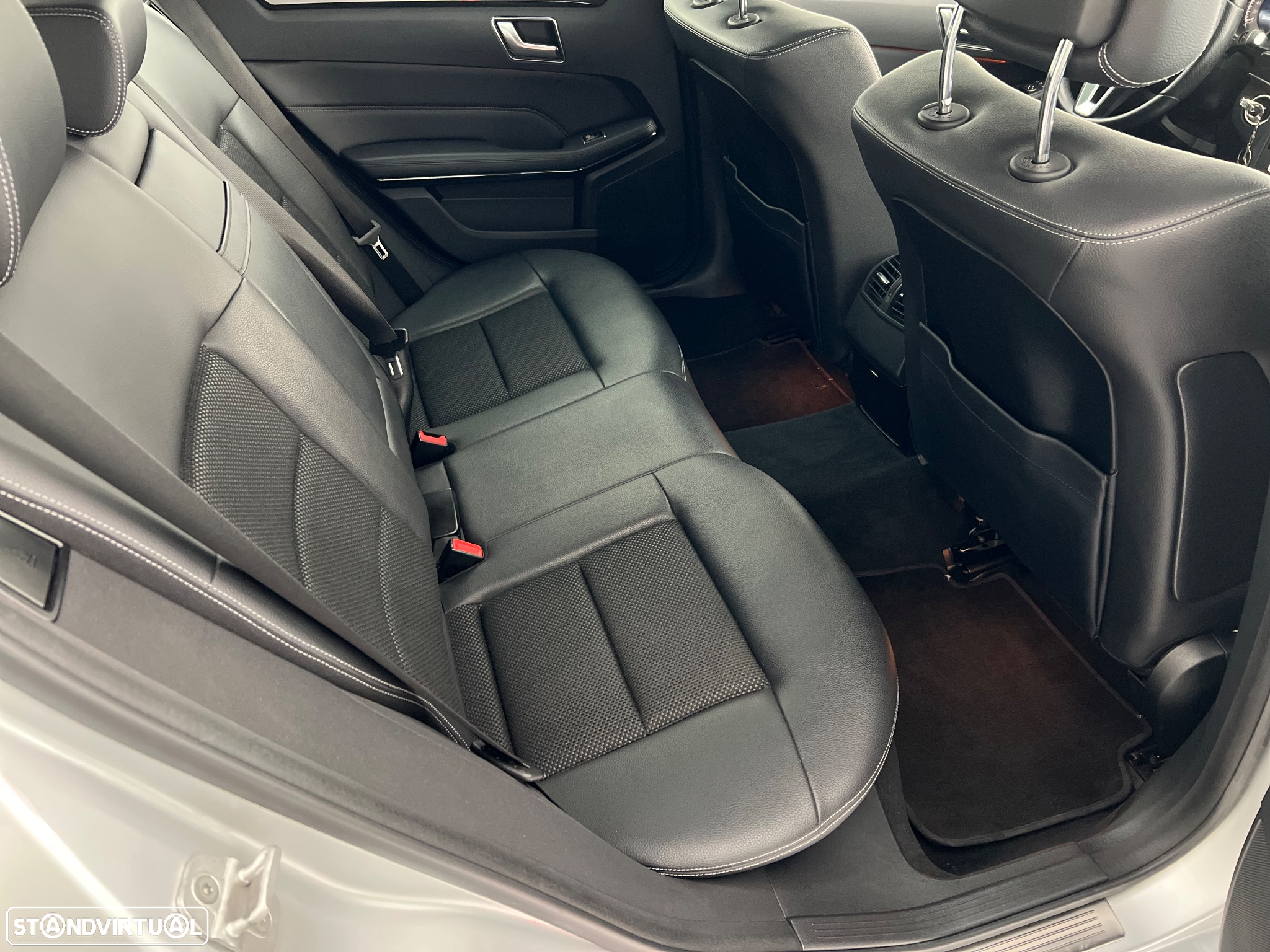 Mercedes-Benz E 220 CDi Avantgarde BlueEfficiency Auto - 35