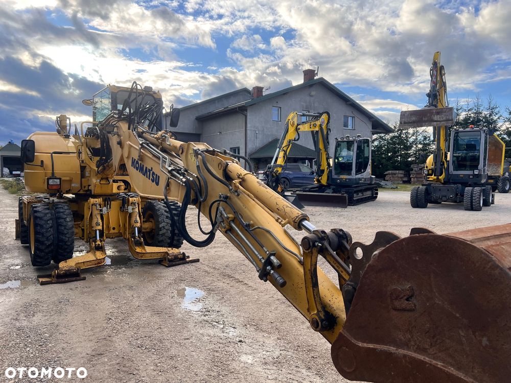 Komatsu Koparka kołowa KOMATSU 10ton PW98MR-8 4x4x4 plug podpory KLIMA 30km/h ramie Long 3xłamane skrętne 2012r bez DPF i ADBLUE 4cyl dodatk wyjścia hydr 51Kw 2osie skrętne pług stopy Cat TEREX Liebherr Wacker Pw 98 mr 8 11 prosto z importu - 27