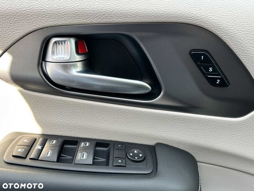 Chrysler Pacifica - 19