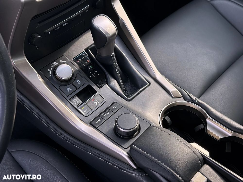 Lexus Seria NX 300h AWD Luxury - 24