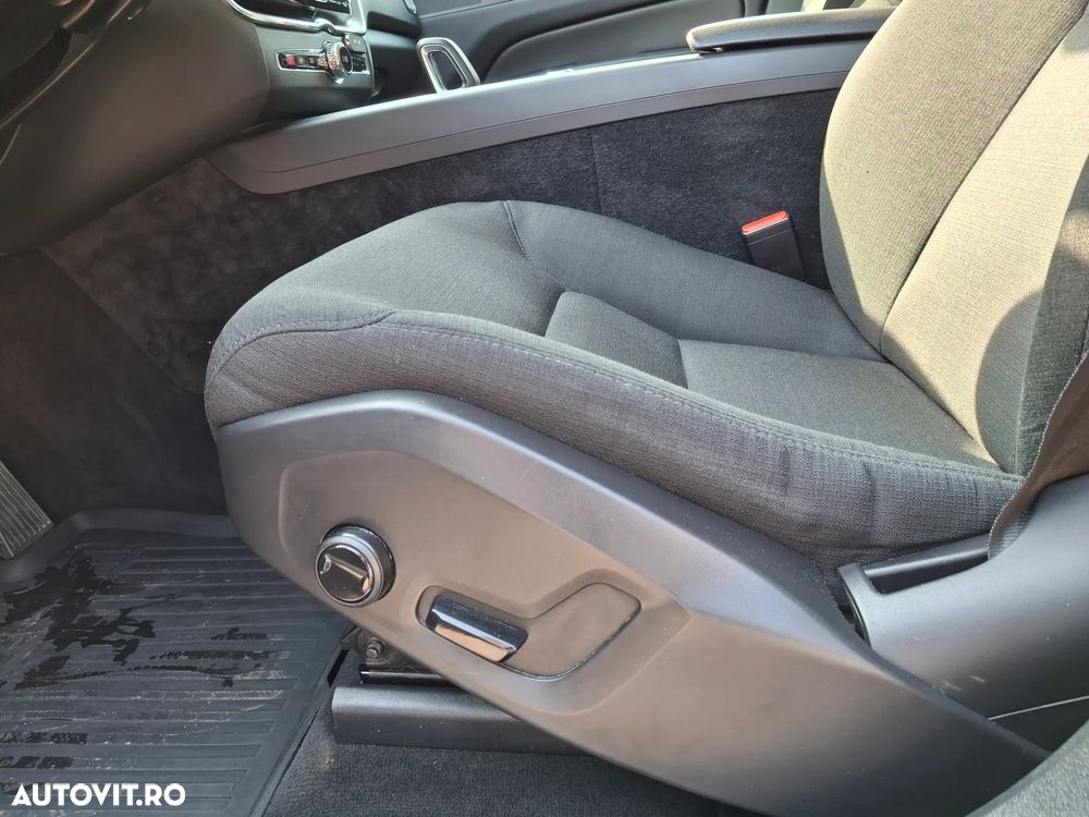 Volvo XC 60 B4 MHEV Momentum - 13