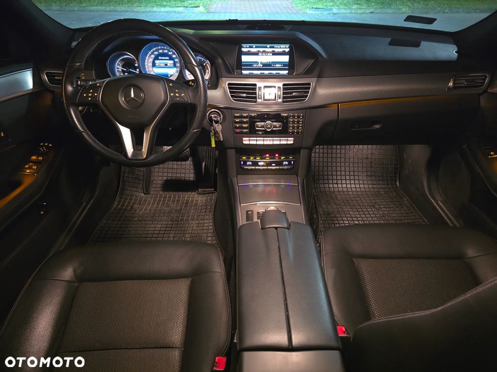 Mercedes-Benz Klasa E 350 BlueTEC 4Matic 7G-TRONIC Elegance - 24