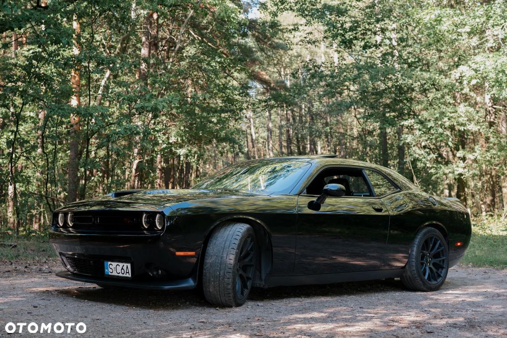 Dodge Challenger - 2