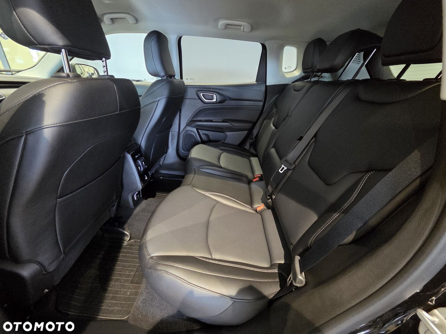 Jeep Compass - 12