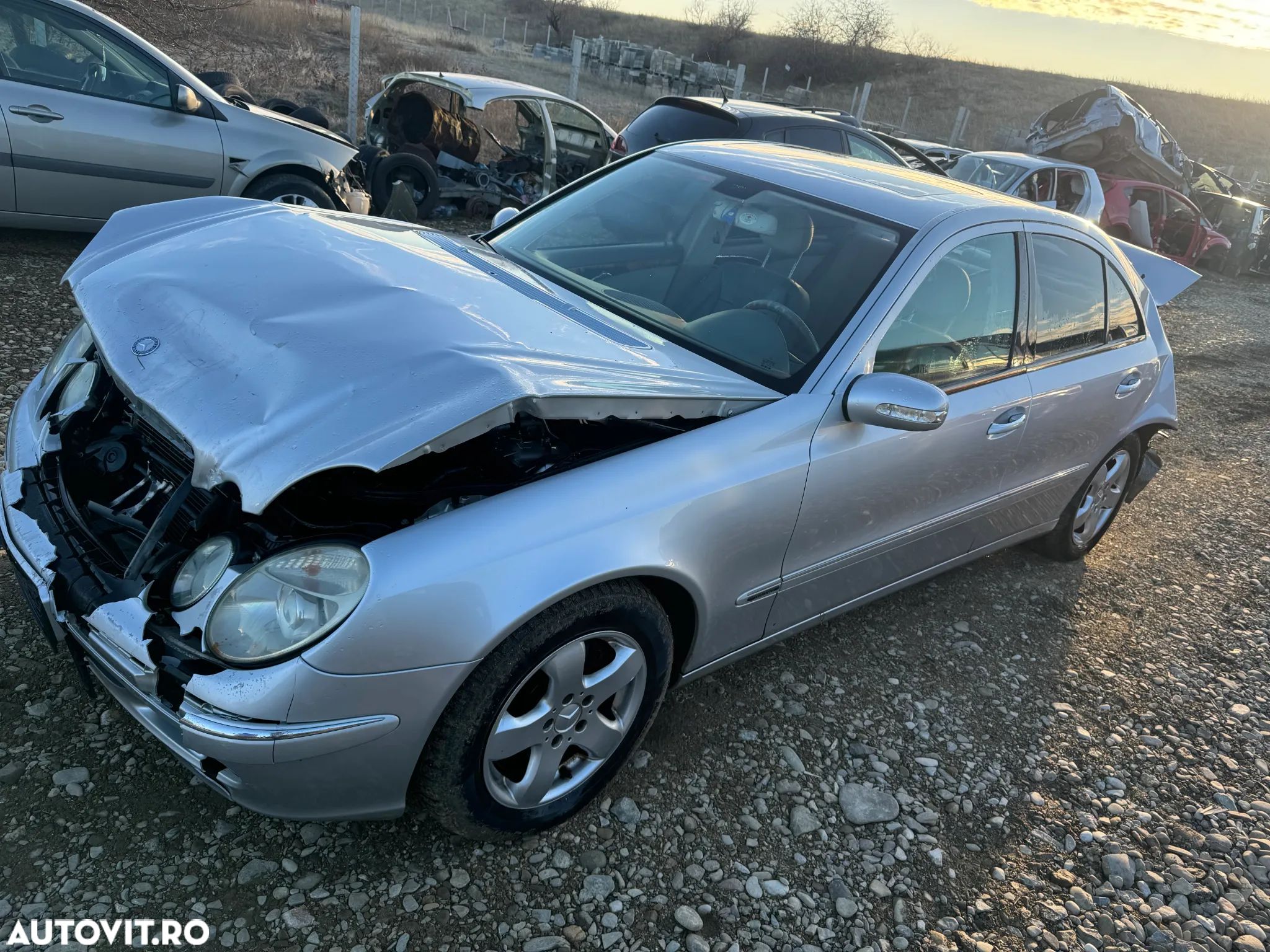 Dezmembram  Mercedes E220 W211 an 2005 2.2d automat - 1