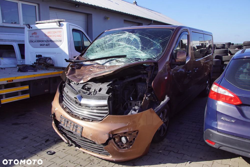 Auto na części - Opel Vivaro B 1.6 CDTI BiTurbo 146 KM R9M452 PF6050 L41R 2018R Silnik Skrzynia Drzwi Zderzak Błotnik Lampa Lusterko Klamka Szyba Deska Kokpit Sterownik Moduł Czujnik Licznik Wyświetlacz Panel Kierownica - 3