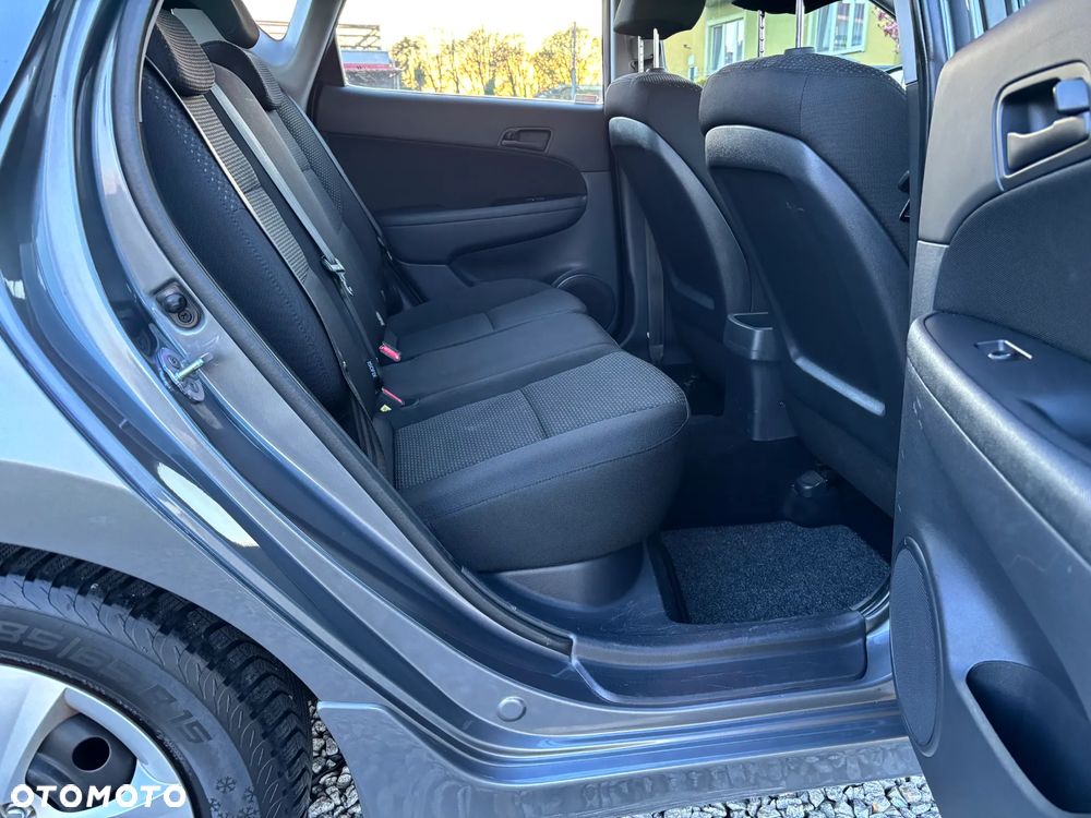 Hyundai i30 1.6 CRDi FIFA WM Edition - 21