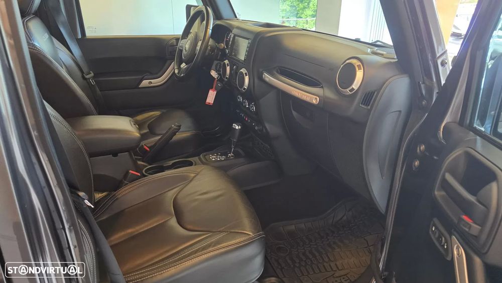 Jeep Wrangler Unlimited 2.8 CRD Sahara AT - 54